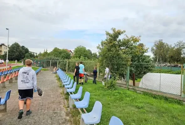 Uczniowie ze Złotnik Kujawskich posprzątali okolicę szkoły w ramach akcji „Sprzątanie Świata”