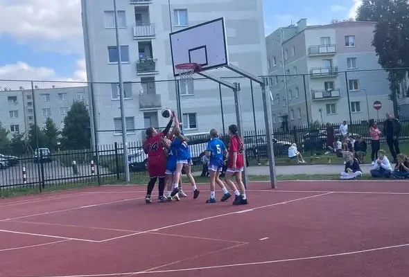 Koszykówka 3×3 w Inowrocławiu: pierwsze zawody szkolne za nami