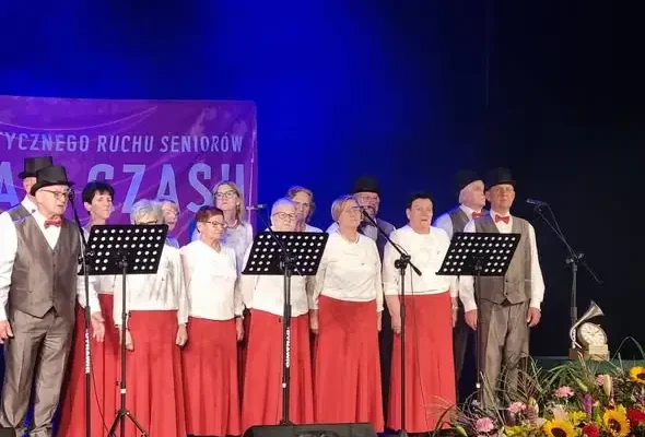 Seniorzy z Rojewa zachwycili na przeglądzie „Zegar Czasu” w Aleksandrowie Kujawskim