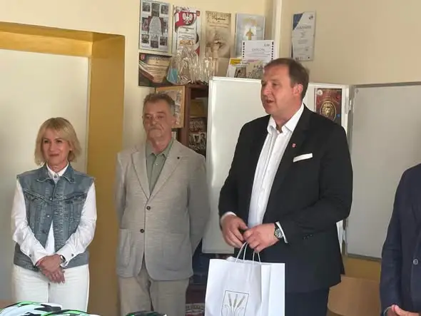 Uczniowie z Rojewa otrzymali kaski rowerowe w ramach ogólnopolskiej akcji