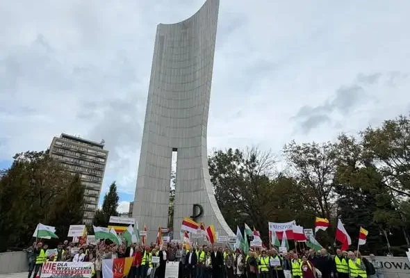 Mieszkańcy Powiatu Inowrocławskiego protestowali w Warszawie przeciwko wykluczeniu komunikacyjnemu