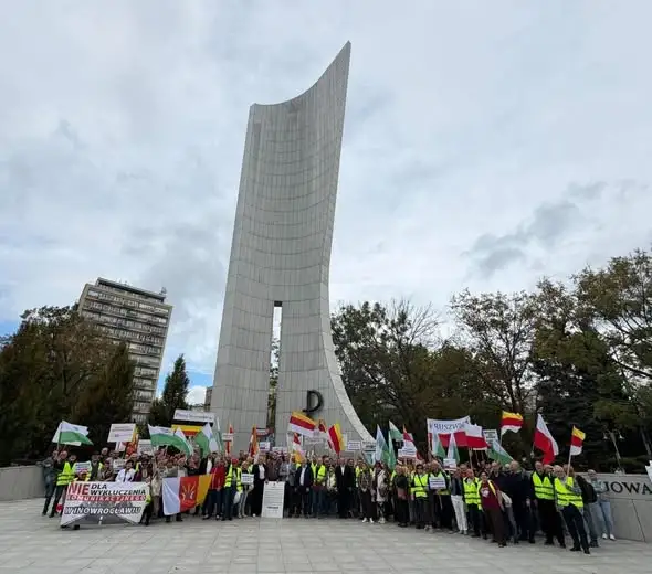 Mieszkańcy Powiatu Inowrocławskiego protestowali w Warszawie przeciwko wykluczeniu komunikacyjnemu