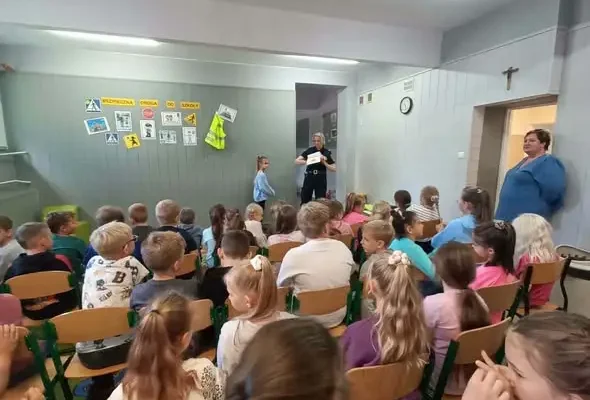 Bezpieczna droga do szkoły – spotkanie ze Strażą Miejską w SP 14