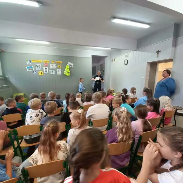 Bezpieczna droga do szkoły – spotkanie ze Strażą Miejską w SP 14