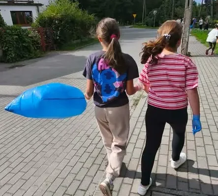 Uczniowie wzięli udział w 33. Akcji Sprzątanie świata. Hasło: „SOS dla wody!”