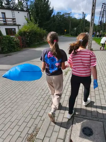 Uczniowie wzięli udział w 33. Akcji Sprzątanie świata. Hasło: „SOS dla wody!”