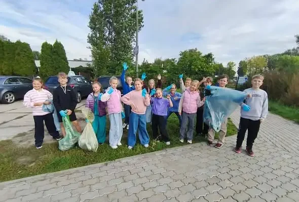 Uczniowie posprzątali okolicę szkoły w ramach akcji „Sprzątanie Świata”