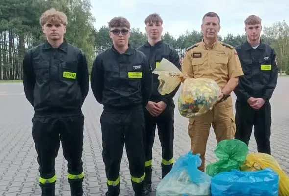 Uczniowie o profilu pożarniczym z Inowrocławia pomogli schronisku dla zwierząt