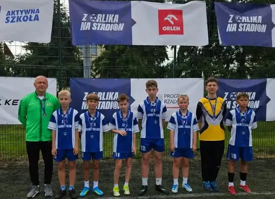 Młodzi piłkarze z Kruszwicy awansowali w turnieju „Z orlika na stadion”
