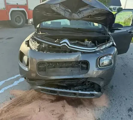 Zderzenie dwóch aut w Gocanowie. Na miejscu działały cztery zastępy straży pożarnej