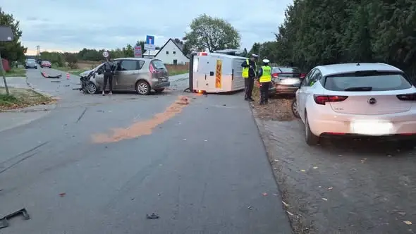 Zderzenie auta osobowego z dostawczym w Balczewie. Dwie osoby ranne