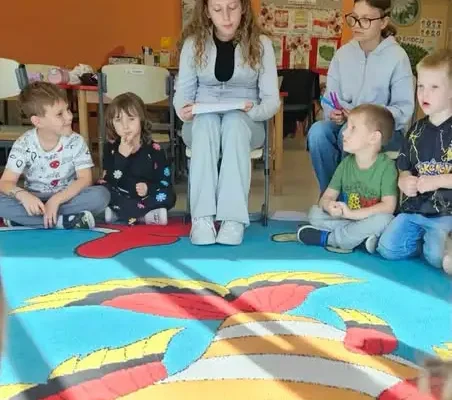 „Słowa mają moc” – wspólne czytanie i budowanie relacji w Dąbrowie Biskupiej