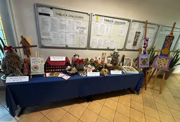 Sztuka, która leczy – wystawa prac uczestników ŚDS w gniewkowskim ratuszu