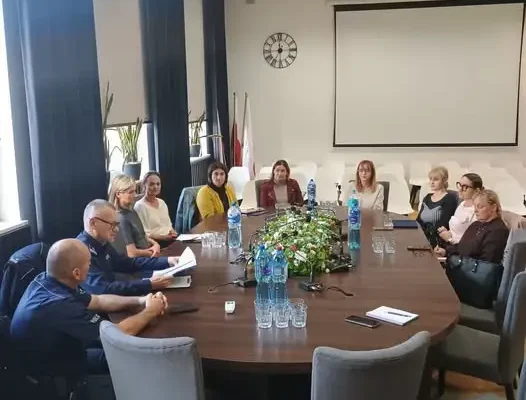 Gniewkowo: patrole policji w szkołach i więcej nauczycieli na dyżurach
