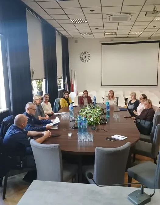 Gniewkowo: patrole policji w szkołach i więcej nauczycieli na dyżurach