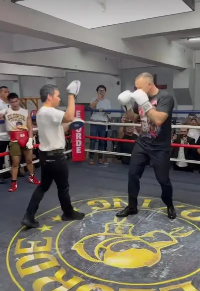Trening Karola Nawrockiego z Mannym Pacquiao. Boks uczy charakteru