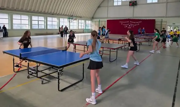 Uczniowie z Góry na podium powiatowych zawodów w tenisie stołowym