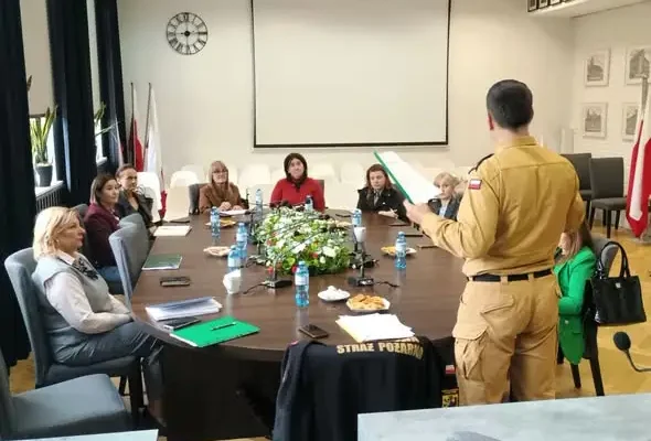 Gniewkowo: szkolenie dla placówek edukacyjnych o zagrożeniu atakiem z powietrza