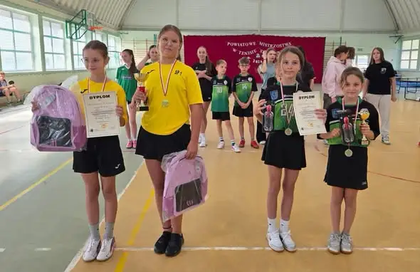 Uczniowie z Góry na podium powiatowych zawodów w tenisie stołowym