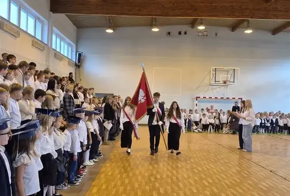 Dzień Edukacji Narodowej w Dąbrowie Biskupiej – radosne święto całej szkolnej społeczności