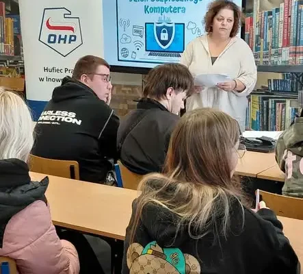 Inowrocław: młodzież z Hufca Pracy uczyła się bezpiecznie korzystać z internetu