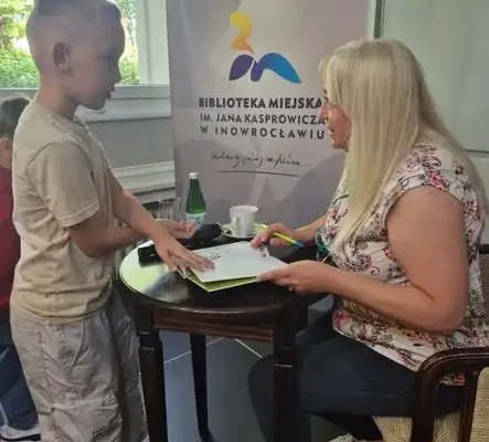Młodzi czytelnicy z Inowrocławia spotkali się z autorką książek dla dzieci