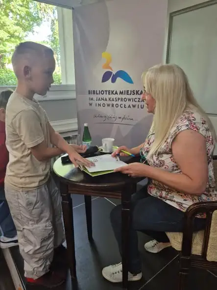 Młodzi czytelnicy z Inowrocławia spotkali się z autorką książek dla dzieci