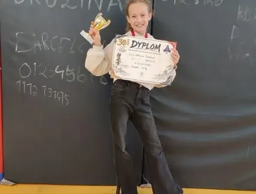 Antonina Chowaniak z klasy 4B wywalczyła 1. miejsce w Otwartym Pucharze Polski Karate Kyokushin w Koninie