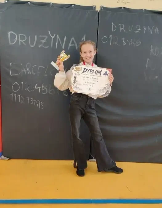 Antonina Chowaniak z klasy 4B wywalczyła 1. miejsce w Otwartym Pucharze Polski Karate Kyokushin w Koninie