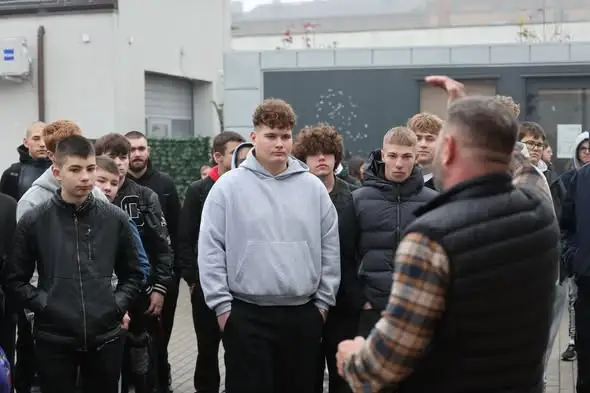 Samoobrona i bezpieczeństwo osobiste – praktyczne zajęcia w Akademii Szkolnictwa AS w Inowrocławiu