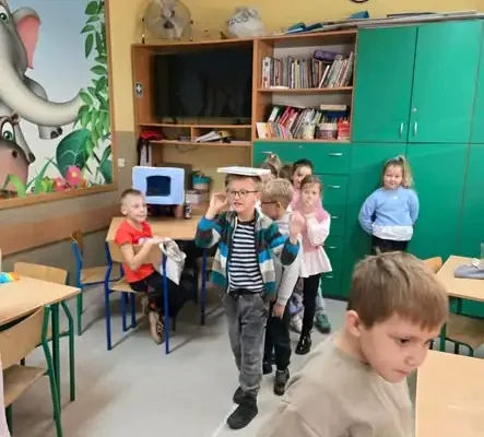 Pasowanie na Świetlika w klasach pierwszych – radosne wydarzenie szkolne