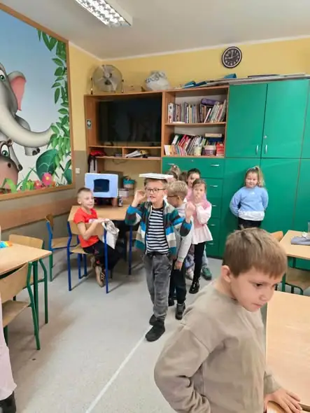 Pasowanie na Świetlika w klasach pierwszych – radosne wydarzenie szkolne