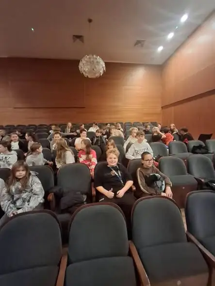 Uczniowie klas 5 i 7 odkrywali lektury na teatralnej scenie