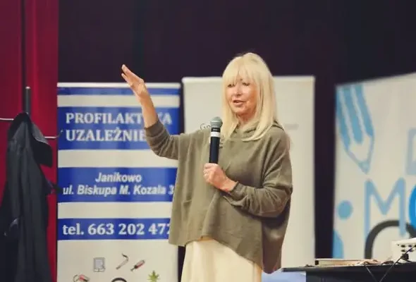 Sędzia Anna Maria Wesołowska spotkała się z uczniami – wieczorem otwarte spotkanie dla mieszkańców