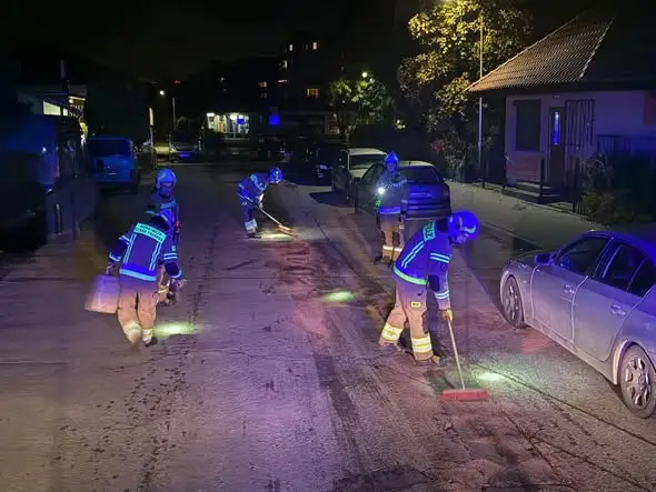 Plama oleju na ulicach Janikowa — interwencja OSP