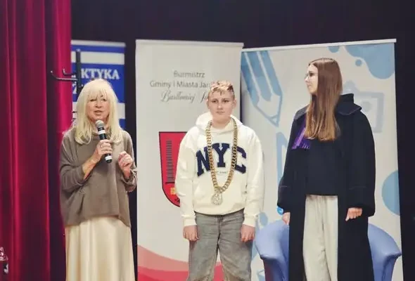 Sędzia Anna Maria Wesołowska spotkała się z uczniami w Janikowie