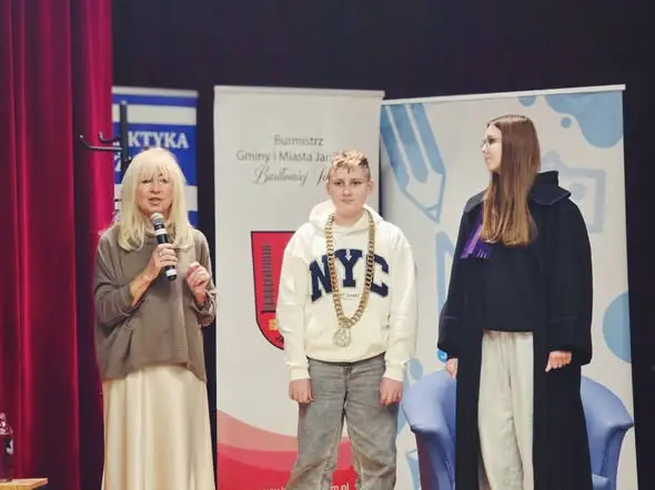 Sędzia Anna Maria Wesołowska spotkała się z uczniami w Janikowie