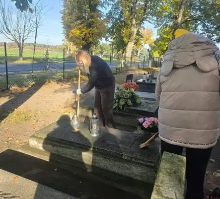 Gniewkowo: sprzątanie zapomnianych grobów przed 1 listopada