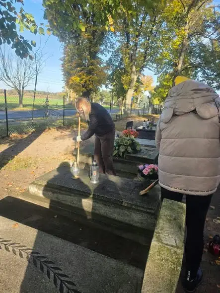 Gniewkowo: sprzątanie zapomnianych grobów przed 1 listopada