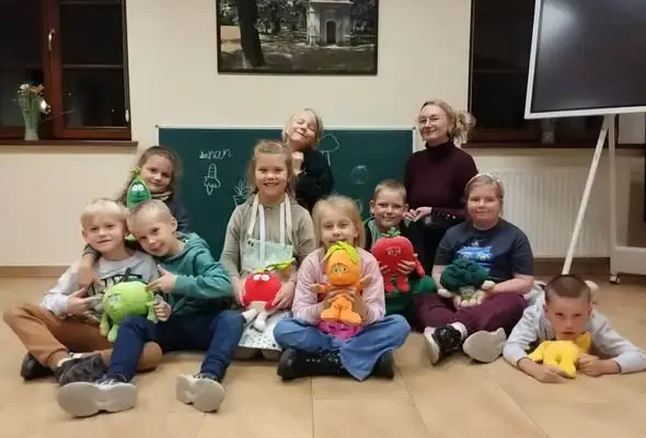 Pierwszoklasiści z Pakości uczyli się zdrowego odżywiania podczas warsztatów kulinarnych