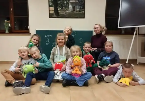Pierwszoklasiści z Pakości uczyli się zdrowego odżywiania podczas warsztatów kulinarnych